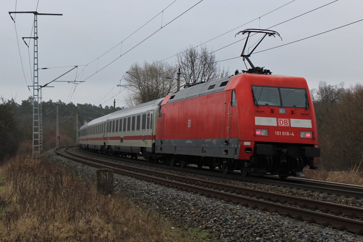 Am 26.1.17 schob 101 016 IC 2182 nach Stralsund. Hier zusehen in Bad Kleinen