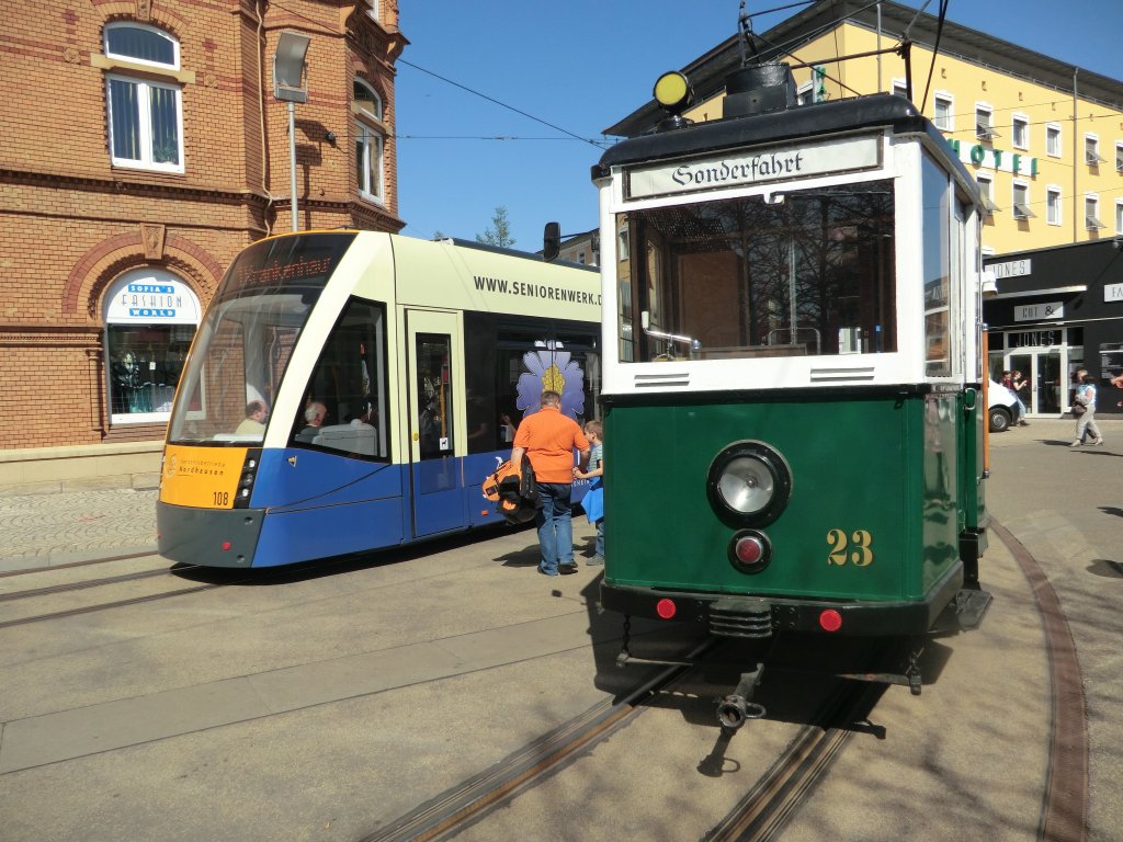 Tw 23 neben Combino