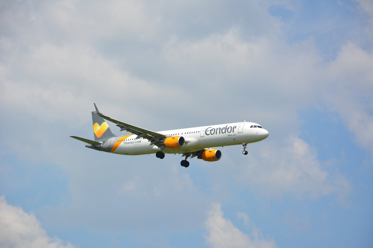 Datum: 04.06.2016
Uhrzeit: 12:04
Von: AYT  Antalya
Nach: SXF - Berlin (Schönefeld)
Flugnummer: DE785
Flugzeug: Airbus A321-211
Registration: D-AIAC
Airline: Condor
Aufnahmeort: Wiesenweg / Schönefeld (LDS)