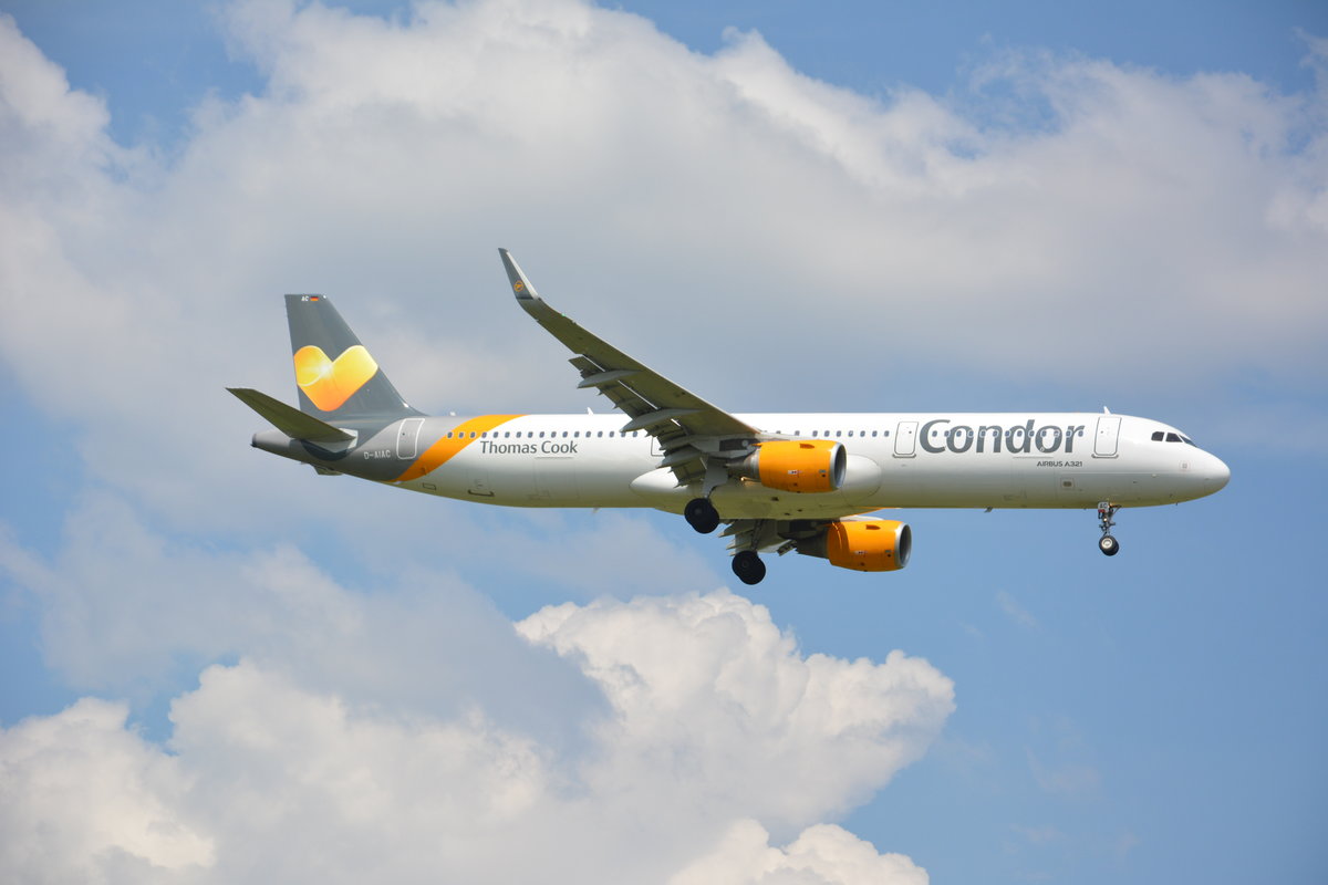 Datum: 04.06.2016
Uhrzeit: 12:04
Von: AYT  Antalya
Nach: SXF - Berlin (Schönefeld)
Flugnummer: DE785
Flugzeug: Airbus A321-211
Registration: D-AIAC
Airline: Condor
Aufnahmeort: Wiesenweg / Schönefeld (LDS)