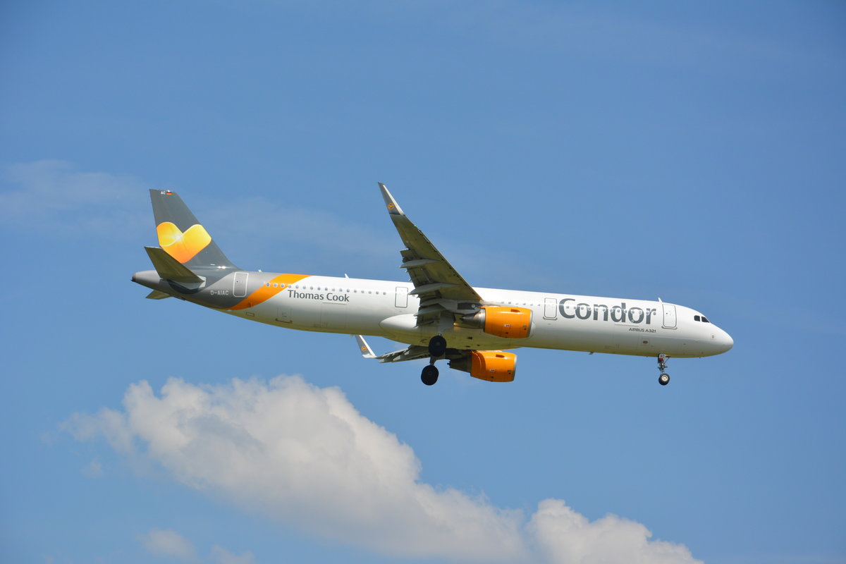 Datum: 04.06.2016
Uhrzeit: 12:04
Von: AYT  Antalya
Nach: SXF - Berlin (Schönefeld)
Flugnummer: DE785
Flugzeug: Airbus A321-211
Registration: D-AIAC
Airline: Condor
Aufnahmeort: Wiesenweg / Schönefeld (LDS)