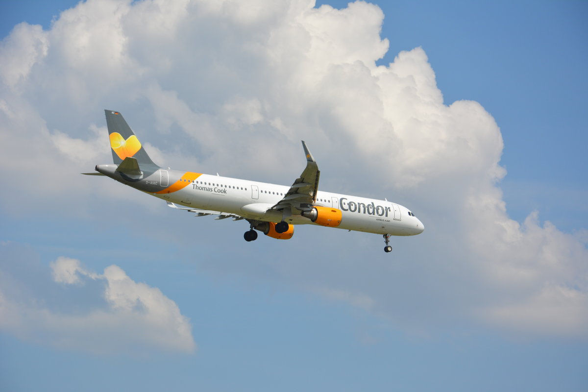 Datum: 04.06.2016
Uhrzeit: 12:04
Von: AYT  Antalya
Nach: SXF - Berlin (Schönefeld)
Flugnummer: DE785
Flugzeug: Airbus A321-211
Registration: D-AIAC
Airline: Condor
Aufnahmeort: Wiesenweg / Schönefeld (LDS)