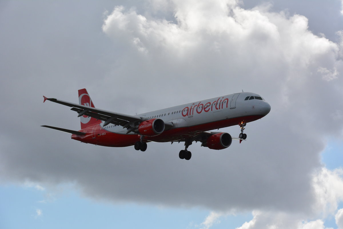Datum: 11.08.2016
Uhrzeit: 10:37
Von: DUS - Düsseldorf
Nach: TXL - Berlin
Flugnummer: AB6436
Flugzeug: Airbus A321-211
Registration: D-ABCA
Airline: Air Berlin
Aufnahmeort: Meteorstraße Berlin 