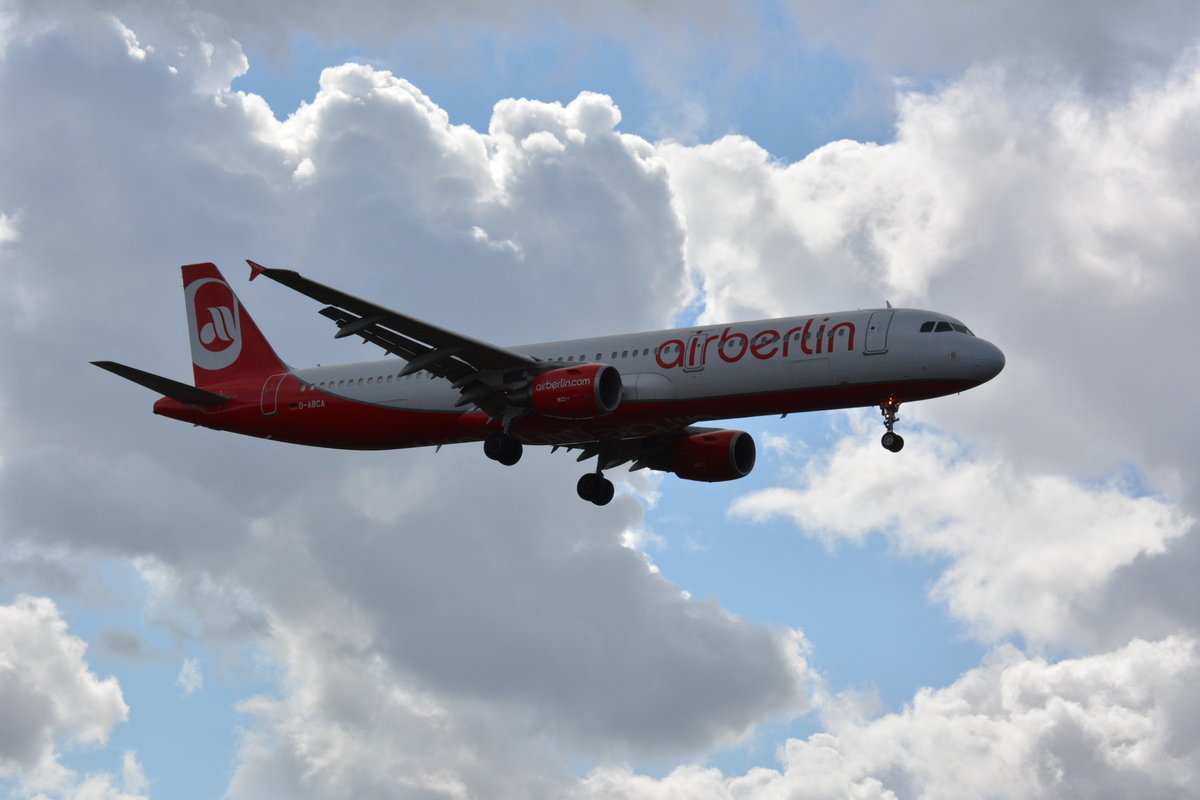 Datum: 11.08.2016
Uhrzeit: 10:37
Von: DUS - Düsseldorf
Nach: TXL - Berlin
Flugnummer: AB6436
Flugzeug: Airbus A321-211
Registration: D-ABCA
Airline: Air Berlin
Aufnahmeort: Meteorstraße Berlin 