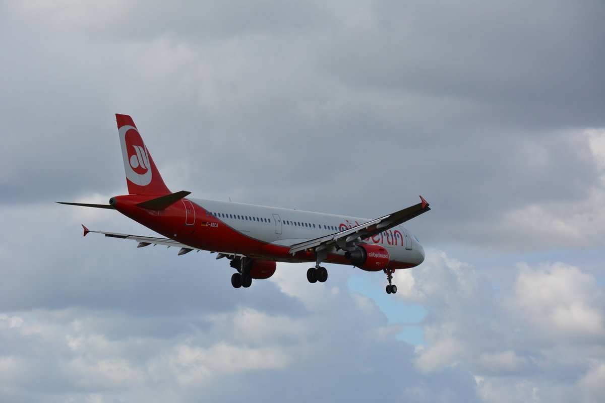 Datum: 11.08.2016
Uhrzeit: 10:37
Von: DUS - Düsseldorf
Nach: TXL - Berlin
Flugnummer: AB6436
Flugzeug: Airbus A321-211
Registration: D-ABCA
Airline: Air Berlin
Aufnahmeort: Meteorstraße Berlin 