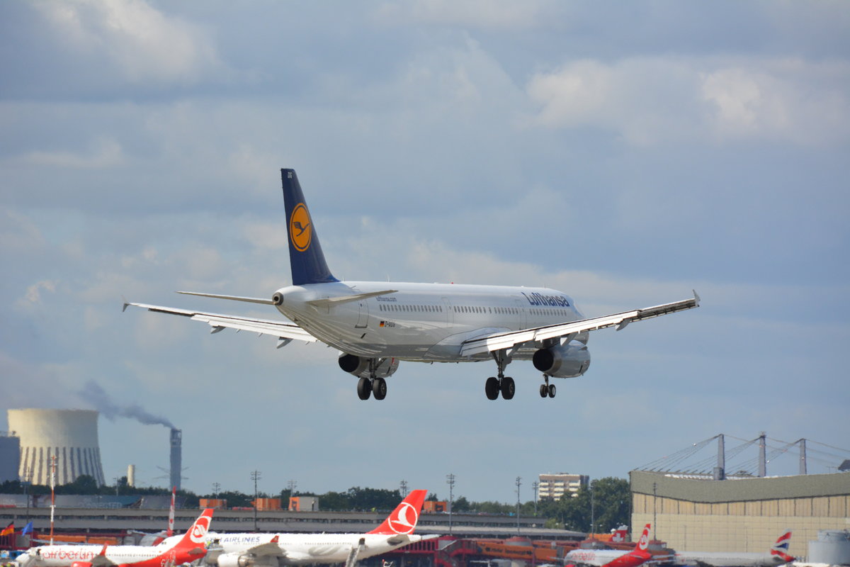 Datum: 11.08.2016
Uhrzeit: 10:49
Von: FRA - Frankfurt
Nach: TXL - Berlin
Flugnummer: LH178
Flugzeug: Airbus A321-231
Registration: D-AIDG
Airline: Lufthansa
Aufnahmeort: Meteorstraße Berlin 