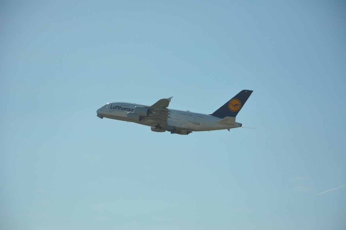 Datum: 20.04.2016
Uhrzeit: 10:30
Von: FRA - Frankfurt am Main
Nach: IAH - Houston 
Flugnummer: LH440
Flugzeug: Airbus A380-841
Registration: D-AIMH
Airline: Lufthansa
Aufnahmeort: Terminal 2
